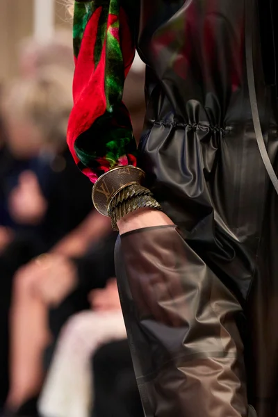 Look 8